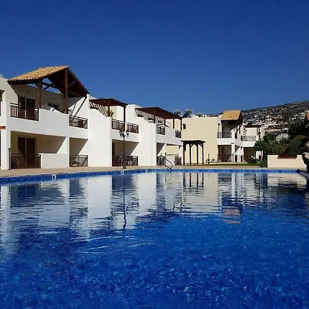 2 Bedroom Poolside E9 Apartment Peyia