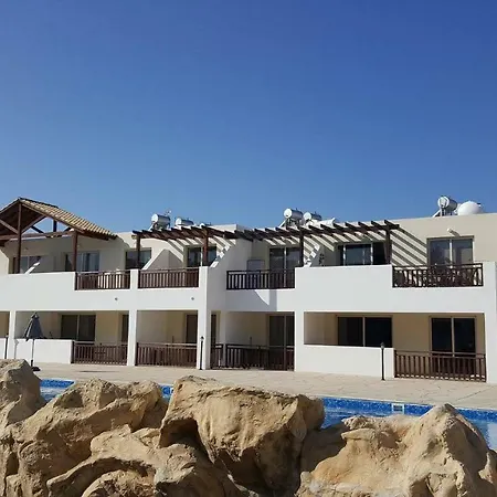 2 Bedroom Poolside E9