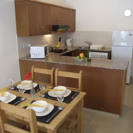 2 Bedroom Poolside E9 Apartman