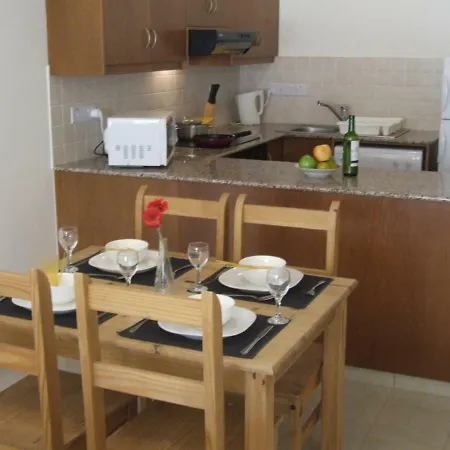 2 Bedroom Poolside E9