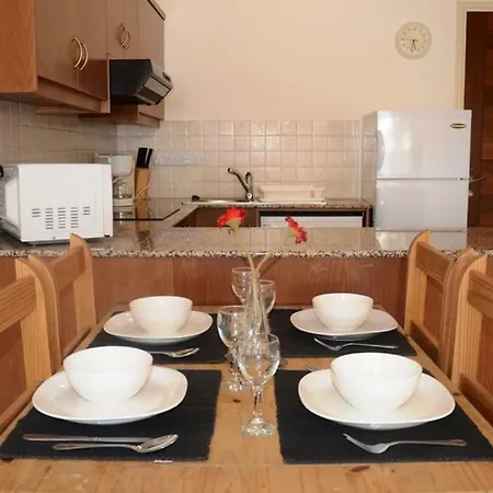 2 Bedroom Poolside E9 Apartment Peyia