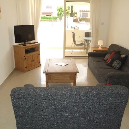 Apartman 2 Bedroom Poolside E9